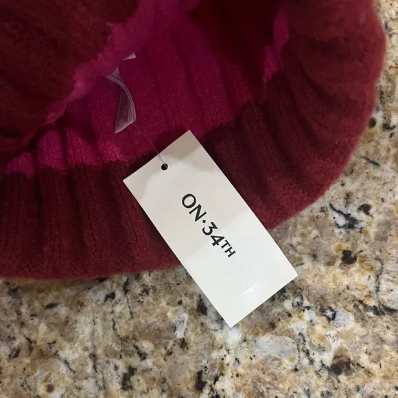 New - On 34th Women’s Wide-Ribbed Colorblocked Beanie in Pink/Red - Picture 5 of 6